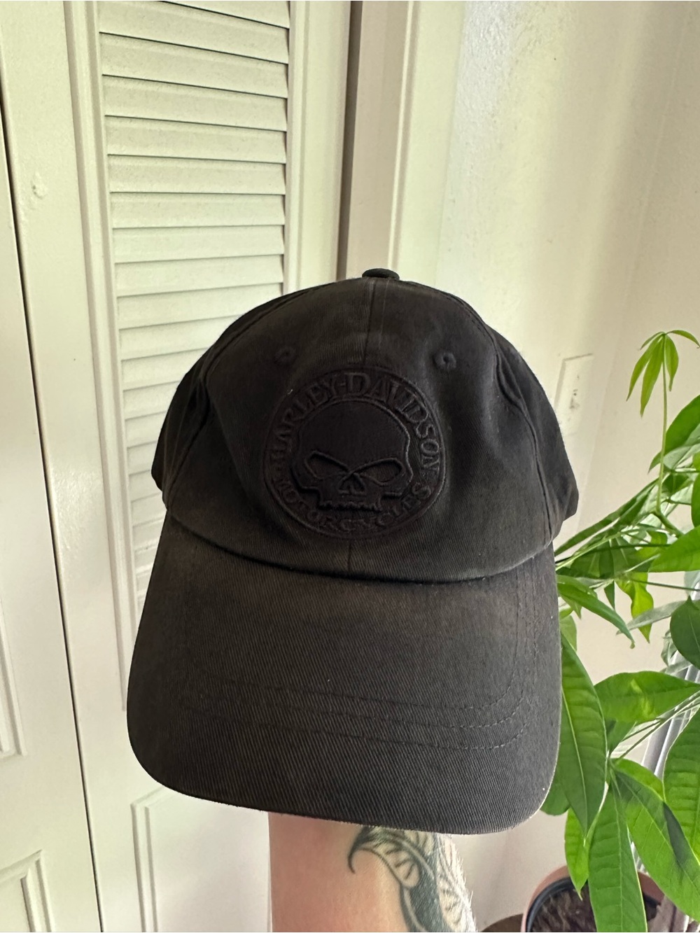 Harley Davidson Willie G. Skull Flex Fit Black Out Tonal Embroidered Cap S/M